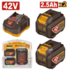 Kit batterie INGCO 42V FBCPM25221 avec 2 batteries lithium-ion 2,5 Ah et chargeur pour outils sans fil P42M.